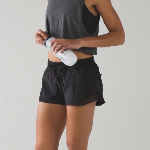 Lululemon Hotty Hot Short Black (First Release) *2.5" size 6 - Picture 8 of 16